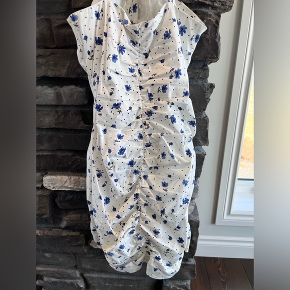 Halter dress - Picture 4 of 5